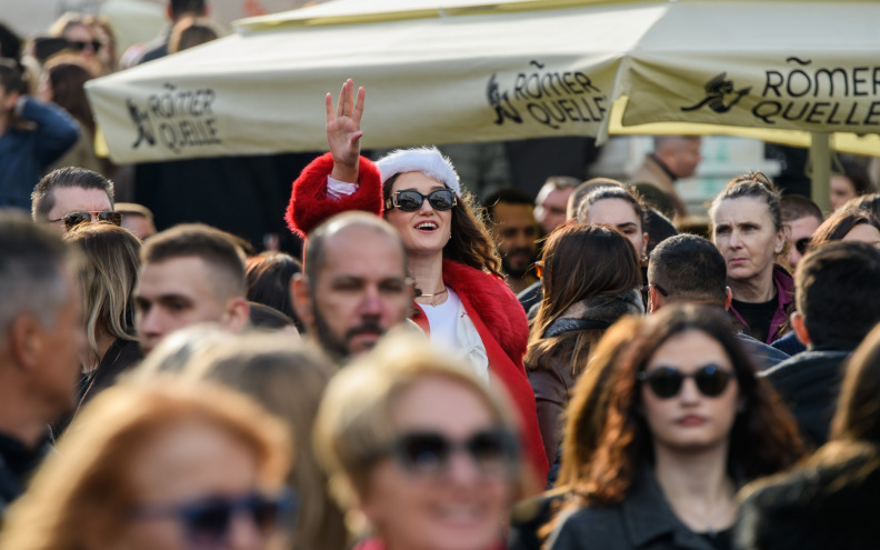 [FOTO] Pogledajte kako je prošao Badnjak u Zadru: Oživjela tradicija i humanitarni duh grada