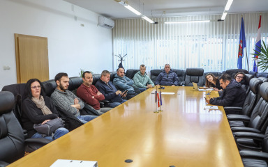 Javnom izlaganju o gorućoj temi u Kruševu odazvalo se 10 zabrinutih mještana: Cementara je put bez povratka