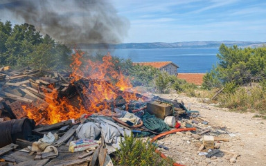 Zeleni telefon Sunca zatrpan prijavama, zimi se u Dalmaciji i dalje masovno pali otpad