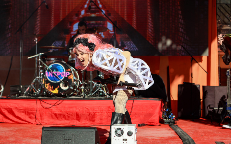 [FOTO] Poluotok prepun ljudi od ranog jutra, a najmlađi već dočekali Novu godinu na Božićnom gramofonu