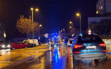 Auto naletio na pješaka na križanju Bihaćke i Šibenske, zadobio je teške tjelesne ozlijede