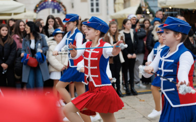 200-tinjak mažoretkinja ponovno donosi blagdansku čaroliju na zadarski Advent