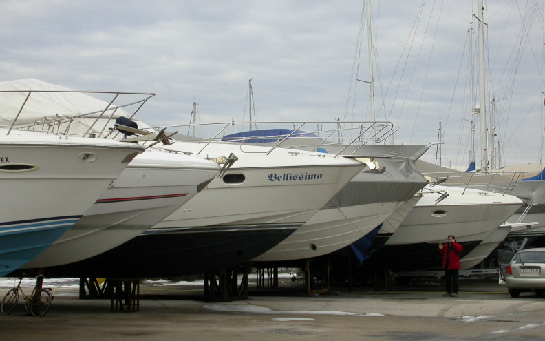 LOPOVI HARAJU U Gornjem Karinu ukradena brodica sa suhog veza, a na Višnjiku krađa s gradilišta