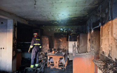 [FOTO] Požar na Viru najvjerojatnije uzrokovale – lampice! Evo što savjetuju vatrogasci…