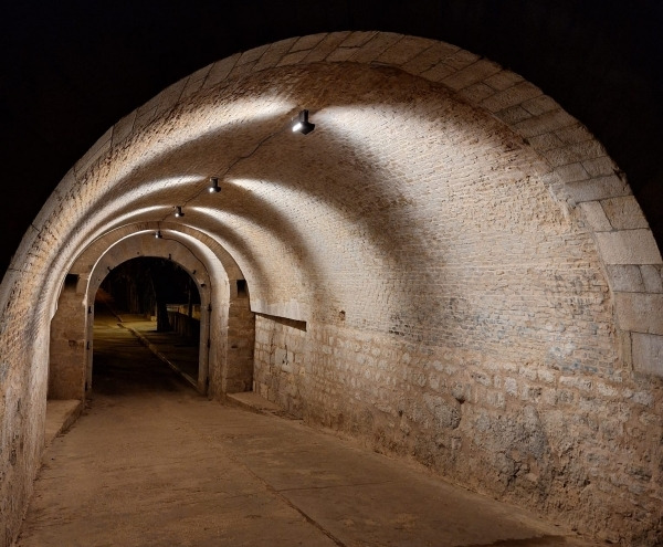 Nakon obnove postavljena i rasvjeta na ulazu u povijesnu utvrdu Forte