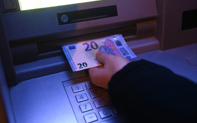 HRVATI JOŠ VOLE GOTOVINU U prosjeku u džepu imamo 64 eura, a 56 posto transakcija plaćamo ‘kešom’