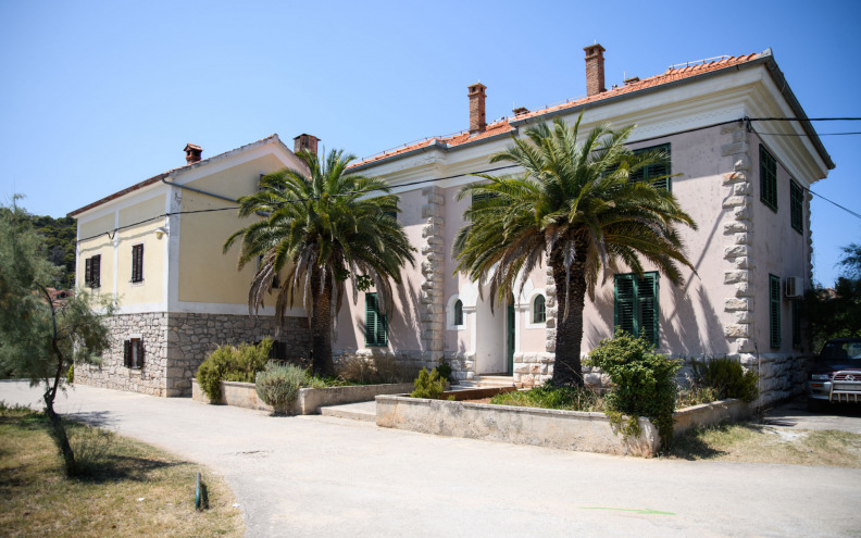 Liječnik Makedonac napustio otok, Ižani opet bez svog liječnika