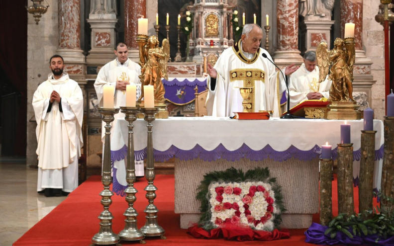 Fra Andrija Bilokapić proslavio pedeset godina svećeništva u crkvi sv. Frane u Zadru