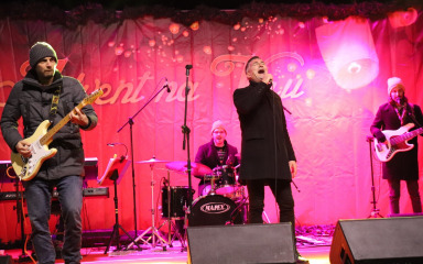 [FOTO] Pogledajte kako je bilo na božićnom koncertu Ivice Sikirića Iće na Viru