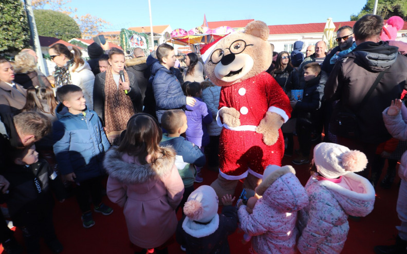 [FOTO] U virskom Božićnom selu mališani već dočekali Novu godinu