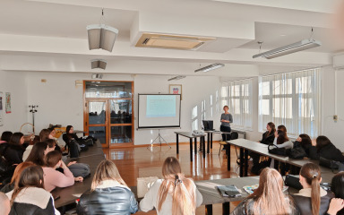 U zadarskoj srednjoj školi održano predavanje o odgovornom odnosu mladih prema alkoholu i mentalnom zdravlju