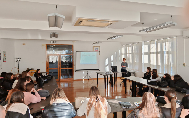 U zadarskoj srednjoj školi održano predavanje o odgovornom odnosu mladih prema alkoholu i mentalnom zdravlju