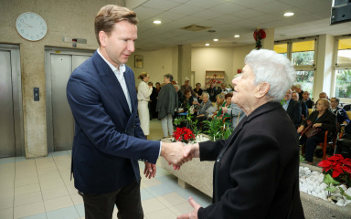 Župan Bilaver u tradicionalnom blagdanskom posjetu korisnicima Doma kod Sfinge: ‘Naš Dom ostaje među najpovoljnijima u Hrvatskoj…’