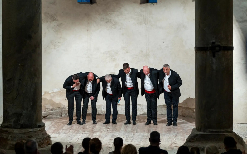 Klapske divojke i momci pozivaju Zadrane na klapski koncert u božićnom duhu