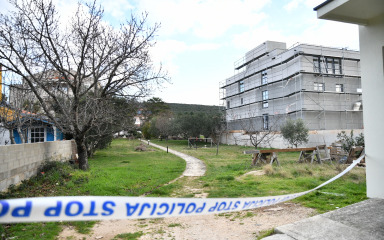 Zadarska policija objavila detalje tragedije u Sukošanu: Otac je provalio u ormar za oružje, pa ubio sina