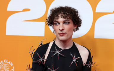 Eurovizijski pobjednik Nemo vraća trofej: ‘Natjecanje uljepšava imidž države optužene za teške zločine’