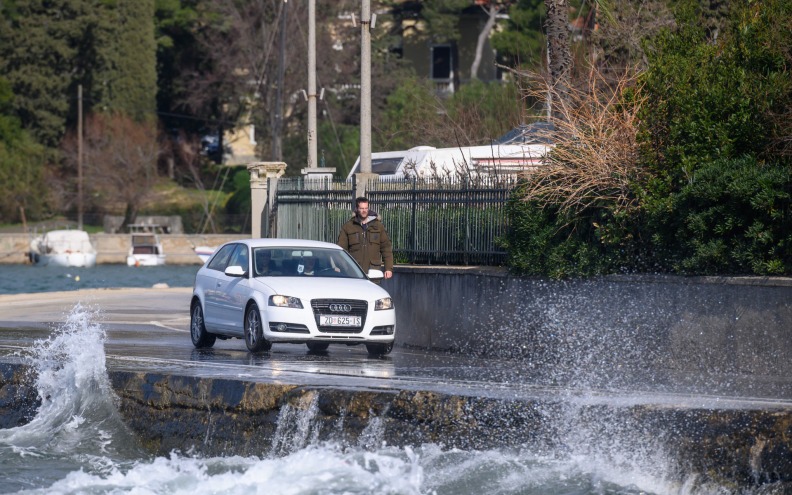 Za promet otvorena Trpimirova obala, ali i dalje uz privremenu prometnu regulaciju