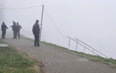 UŽAS KOD SLAVONSKOG BRODA Tri migranta poginula u prevrtanju čamca u Savi