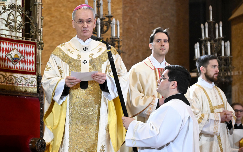 Kutleša: 'Bog pobjeđuje tamu, a hrvatski narod rastao je iz korijena vjere i svjetla'