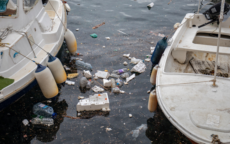 Jadran zatrpan plastikom, ribari bez infrastrukture za zbrinjavanje otpada: 'I najbanalniji predmeti završavaju u moru'