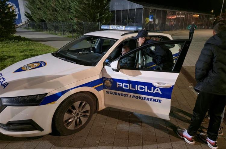 Kod Benkovca napuhao skoro 2 promila, oduzeta mu vozačka, a dobio je i 