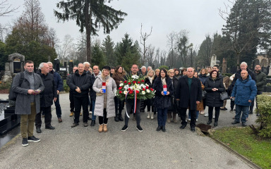 Bibinjci odali počast Franji Tuđmanu na Mirogoju: ‘Znak poštovanja, zahvalnosti i zajedništva…’