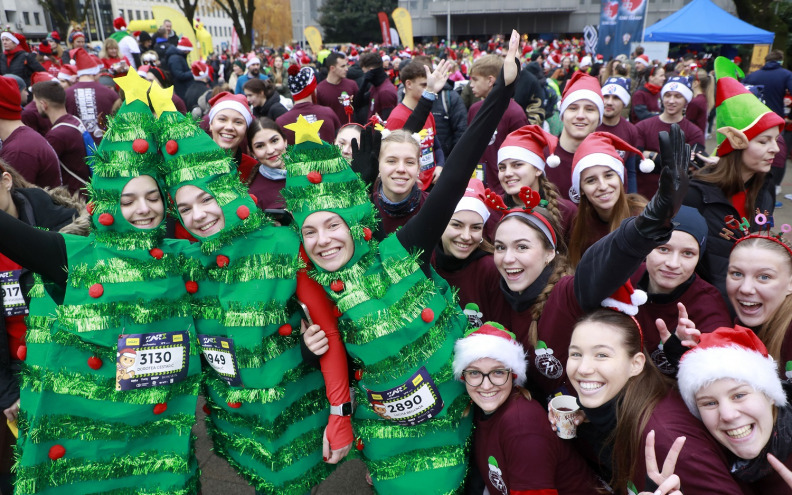 5000 kostimiranih trkača odazvalo se na jubilarni Zagreb Advent Run
