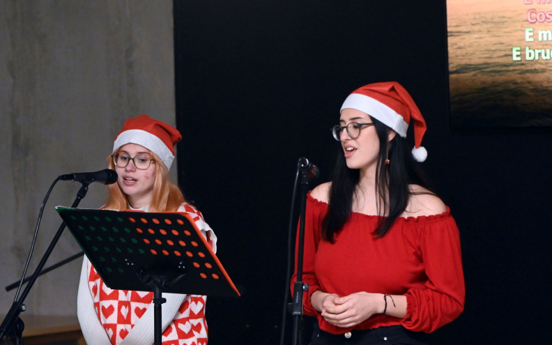 Zadarski studenti uz fritule i pjesmu priredili prvo zajedničko blagdansko druženje