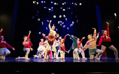 Zadarski plesni ansambl priredio blagdanski spektakl u koji se uključila i publika