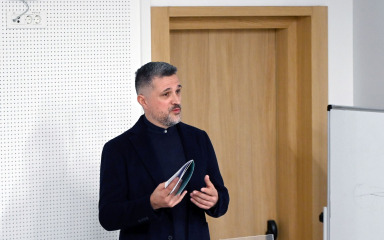 Dodjelom pohvala uspješnim studentima započeli Otvoreni dani sociologije: ‘Čeka li nas sunce na horizontu ili sumorna budućnost?’