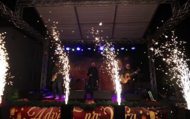 Ivica Sikirić Ićo dobro zagrijao virsku publiku promrzlu burom