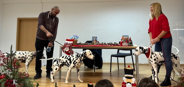 PREDSTAVLJANJE SLIKOVNICA Pago i njegovi točkasti prijatelji oduševili djecu u Povljani!