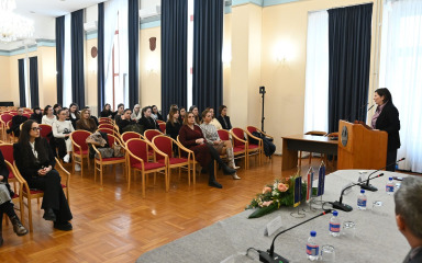 OKRUGLI STOL ‘Pomoćnici u nastavi su ključ uspješnije prilagodbe djece s teškoćama sustavu redovne škole’