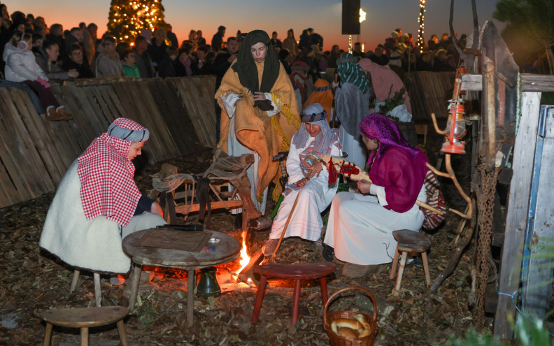 [FOTO] Blagdanski prizor okupio cijeli Starigrad, a mještani žele da to postane tradicija