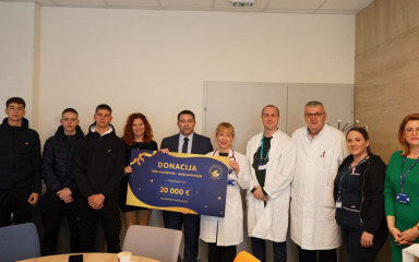 Pomorska škola uručila vrijednu donaciju za OB Zadar: ‘Mladosti, ostanite ovakvi i uvijek pružite ruku jedni drugima’