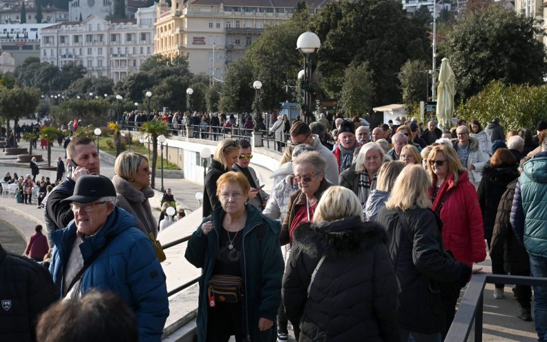 Hrvatska turistička bilanca pokazuje odmak od sezonalnosti: Predsezona i dalje raste, a špica pada