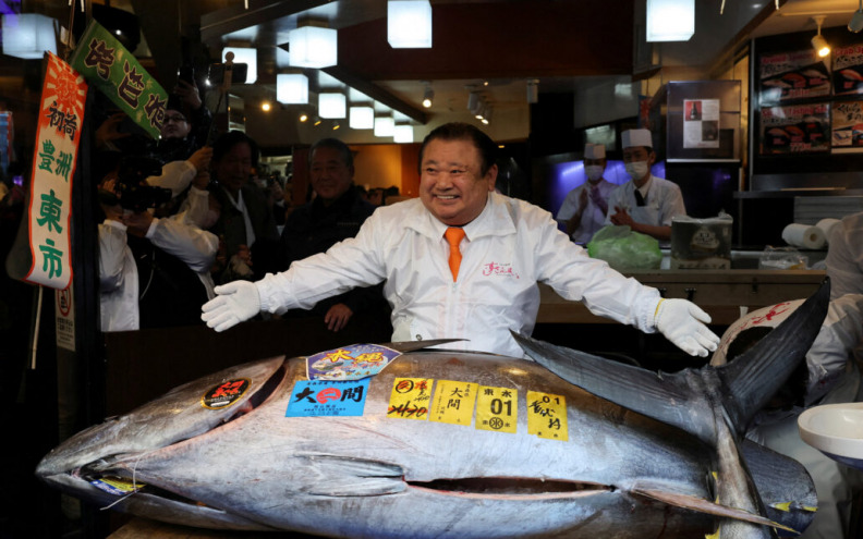 Na aukciji u Japanu tuna prodana za vrtoglavih 2,8 milijuna eura, teška je 243 kilograma