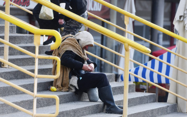 LJUTITI RODITELJI! Za korisnike naknada deset eura povišice je – sramotno: ‘Kako na sladoled…’