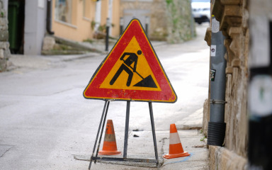 Na Viru postavljaju ležeće policajce, promet će se uz privremenu regulaciju odvijati do utorka