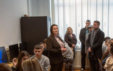ULAGANJE U BUDUĆNOST Zajedničkim snagama opremili učionicu za informatiku u Pagu
