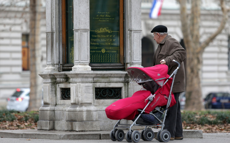 Bake i djedovi za čuvanje unuka u nekim gradovima i općinama dobivaju i do 360 eura mjesečno