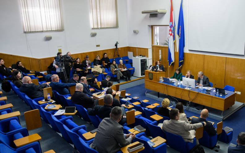 IZGLASANE KONCESIJE NA POMORSKOM DOBRU Fain izgubio 