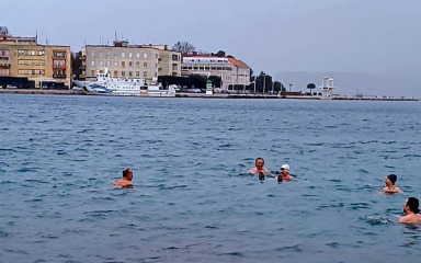 FOTO Hrabri Zadrani uživaju u morskim radostima: ‘Hvala ti grade na ovoj ljepoti…’