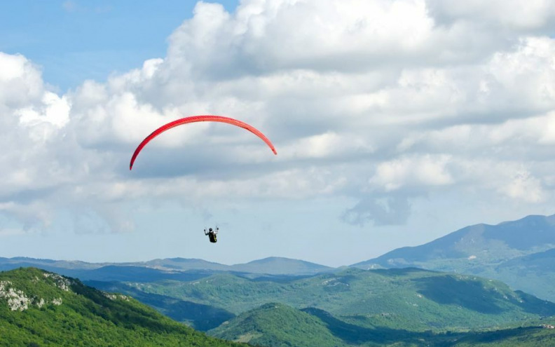 Planinarsko društvo Paklenica poziva na otkrivanje čari paraglidinga