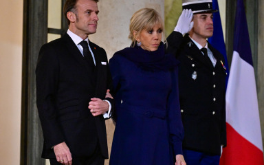 Desetero ljudi osuđeno zbog širenja tvrdnji da je Brigitte Macron biološki muškarac