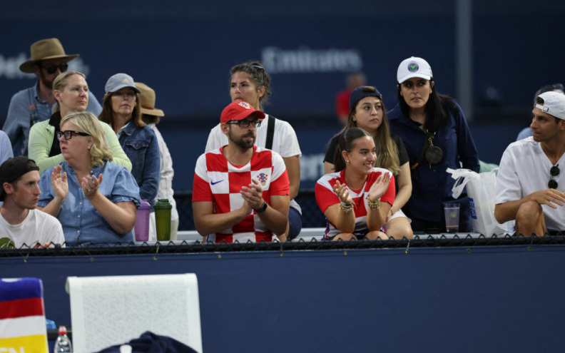 SKANDAL U AUCKLANDU Hrvatski navijači morali dresove okretati naopako da bi mogli uči na meč, hrvatske zastave im oduzete