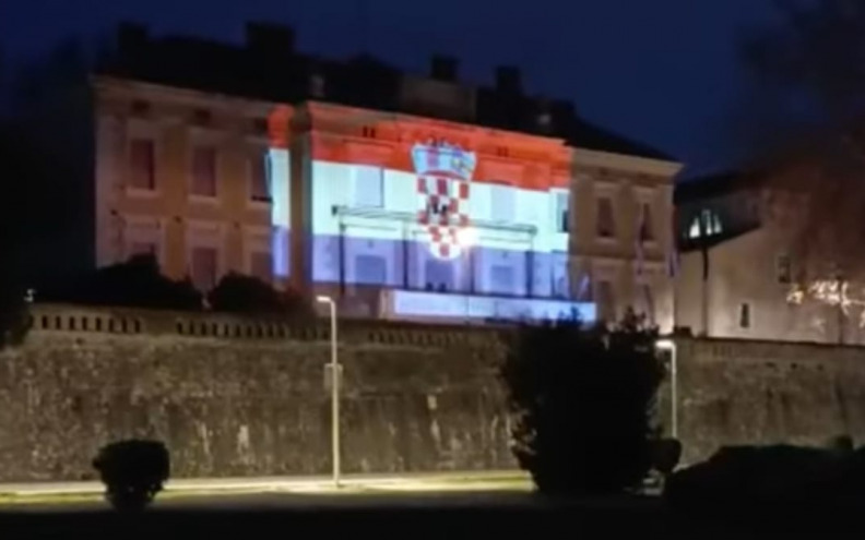 VIDEO Dom Zadarske županije zasvijetlio hrvatskom trobojnicom, pogledajte snimku