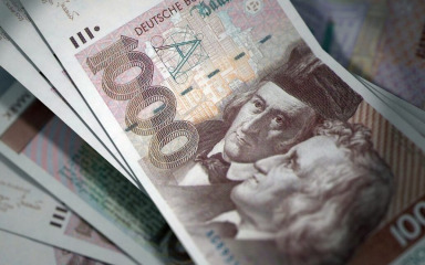 Nijemci u madracima još uvijek drže oko 12 milijardi njemačkih maraka, fascinantno je gdje ih sve skrivaju