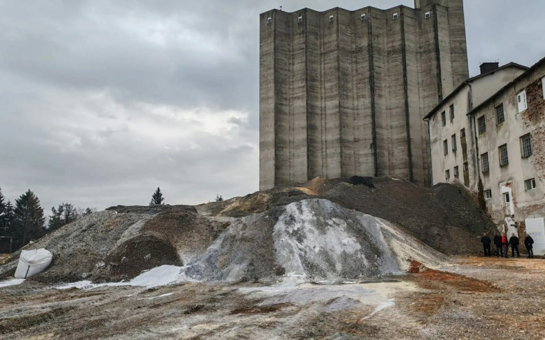 Otpad u Gospiću opasniji nego što se mislilo, mještani u strahu: 'Ne vjerujem da je ovo samo olovo i kadmij'