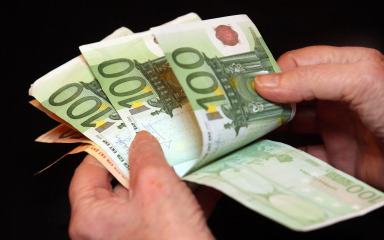 Prosječna mjesečna neto plaća u Hrvatskoj porasla 6 posto, sada iznosi 1.494 eura